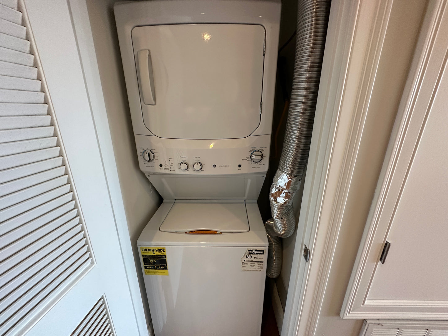 APPLICATION PENDING $4,400 / 2br - 1031ft2 - ➽Stunning Top Floor South Boston/Seaport 2 Bed 2 Bath Available January! No Fee (South Boston)