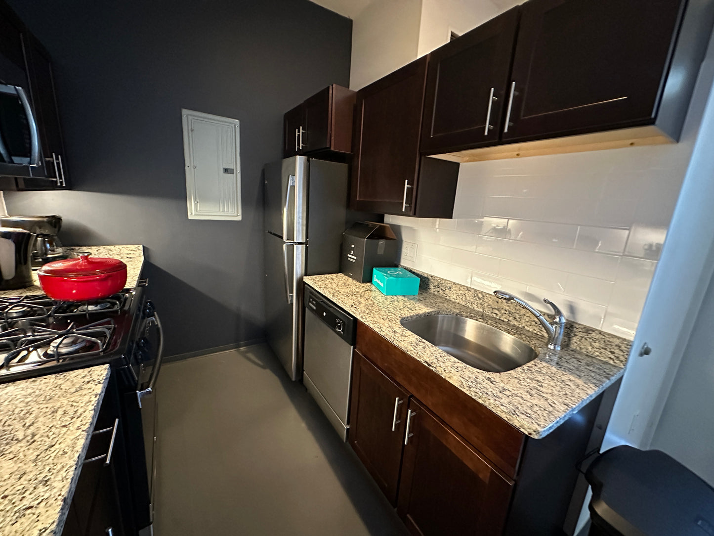 $4,300 / 2br - 759ft2 - ➽Stunning South End 2 Bedroom Available June! Pet-Friendly! (South End)