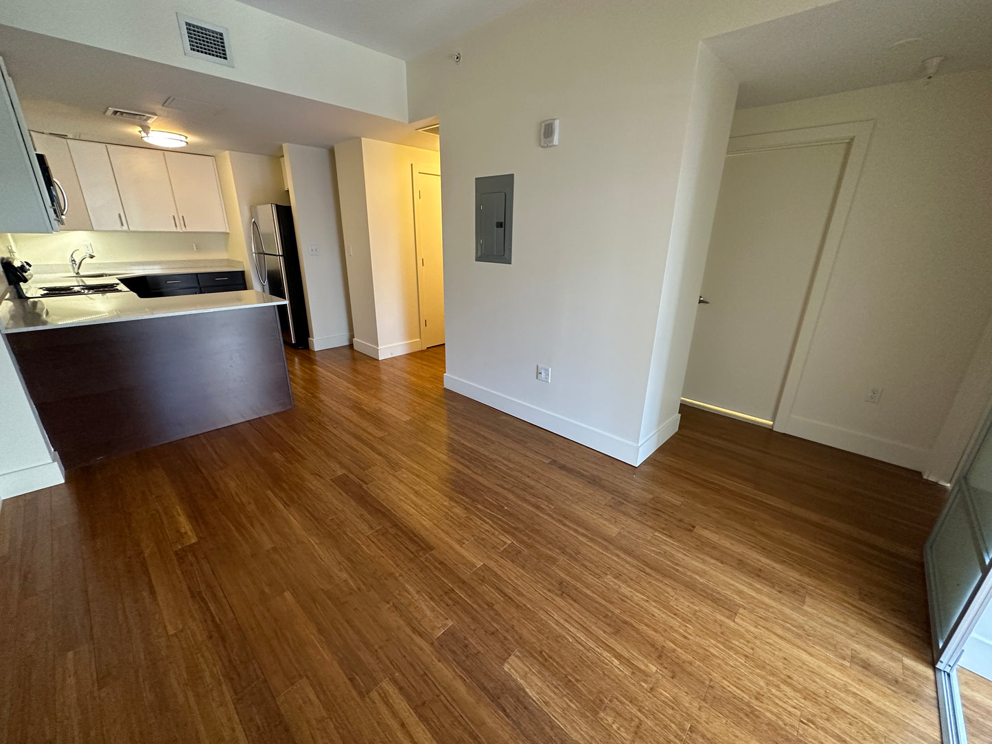 $4,125 / 2br - 596ft2 - ➽Airy Midtown 2 Bedroom Available July! Pet-Friendly! (Midtown)