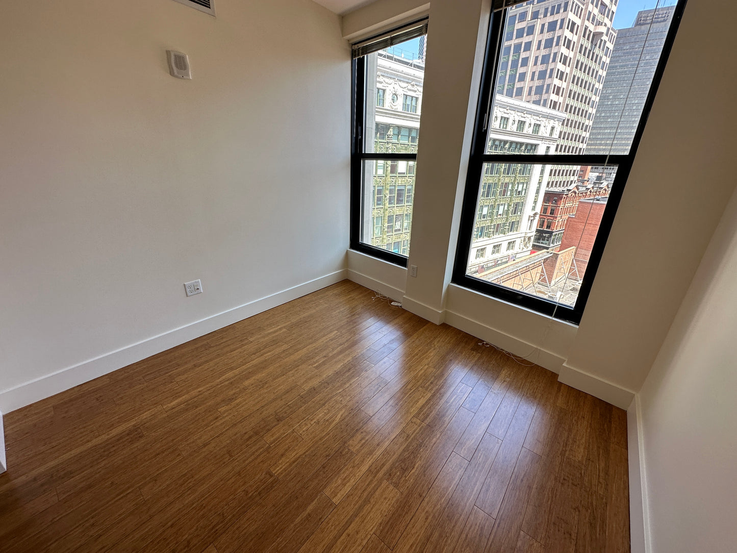 $4,125 / 2br - 596ft2 - ➽Airy Midtown 2 Bedroom Available July! Pet-Friendly! (Midtown)