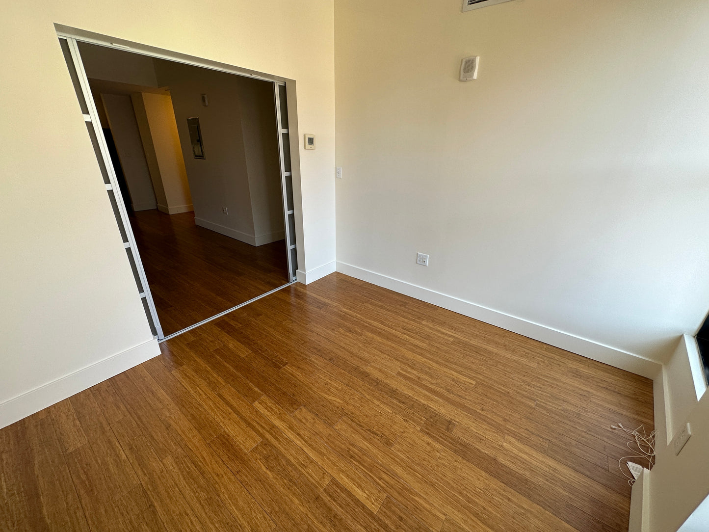 $4,125 / 2br - 596ft2 - ➽Airy Midtown 2 Bedroom Available July! Pet-Friendly! (Midtown)