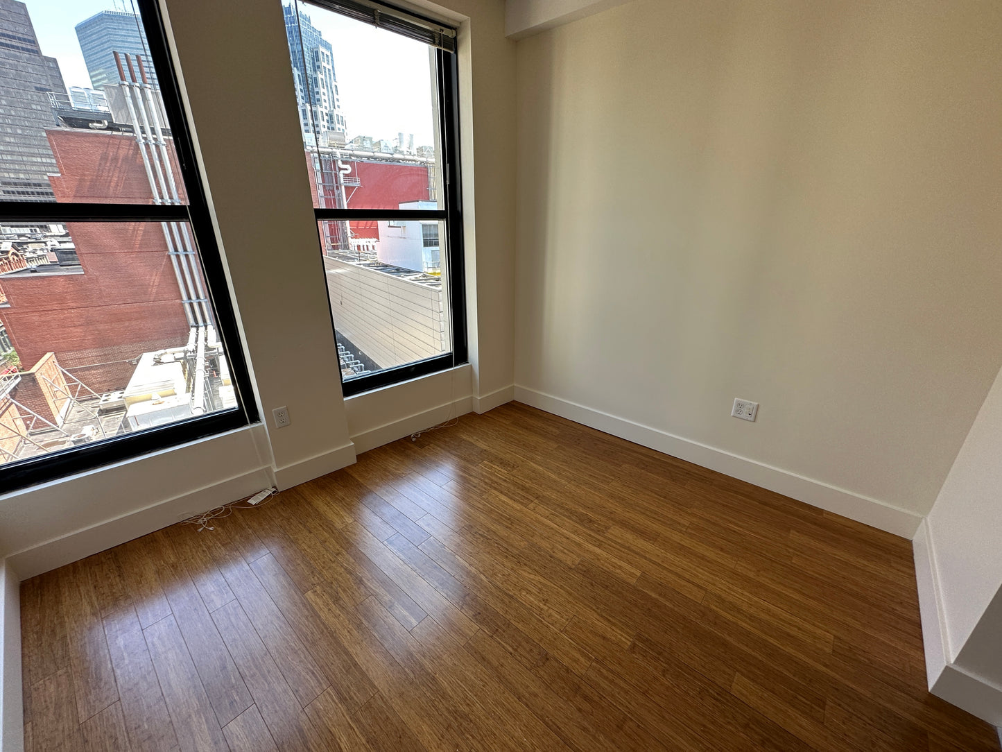 $4,125 / 2br - 596ft2 - ➽Airy Midtown 2 Bedroom Available July! Pet-Friendly! (Midtown)