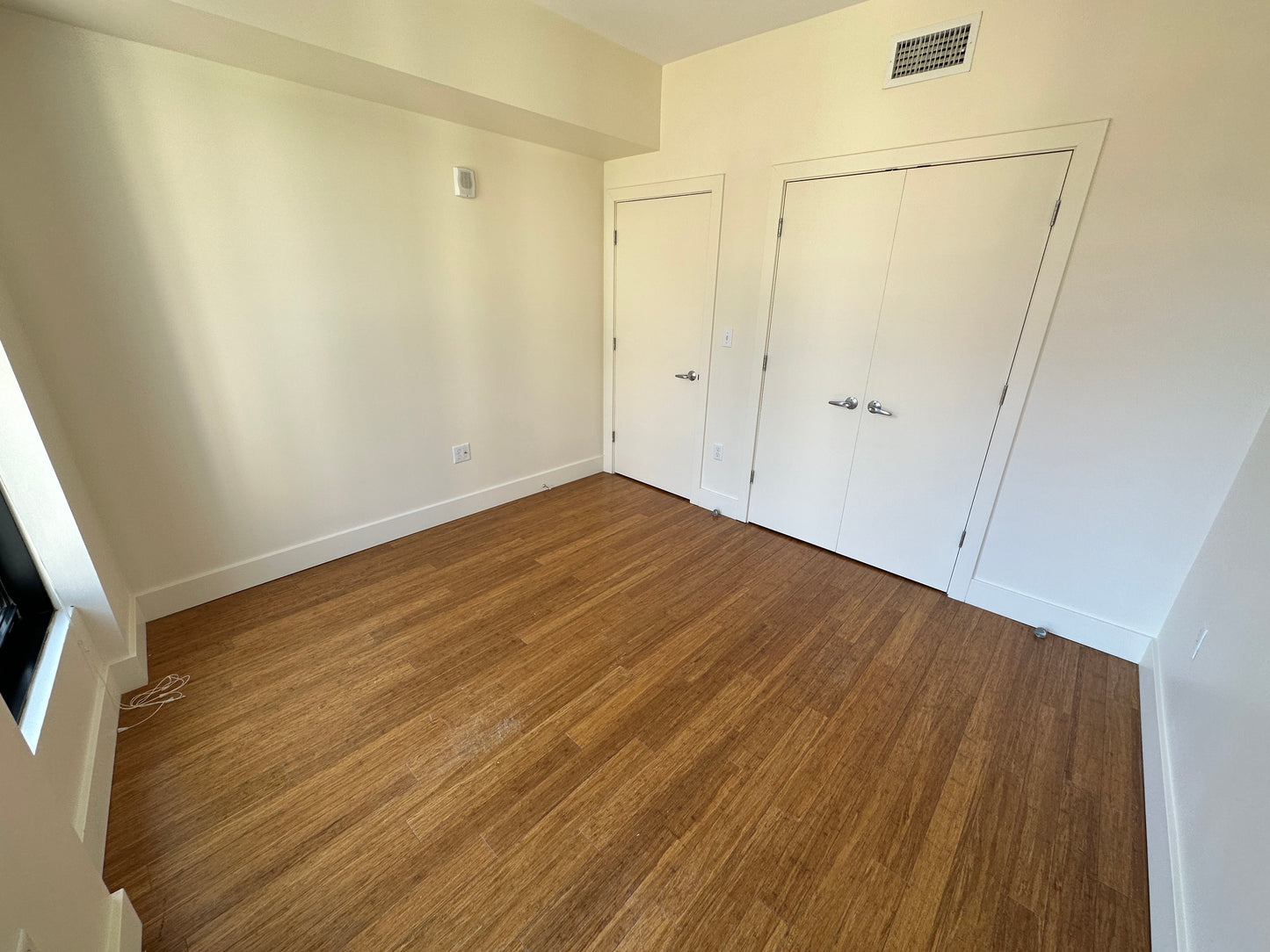 $4,125 / 2br - 596ft2 - ➽Airy Midtown 2 Bedroom Available July! Pet-Friendly! (Midtown)