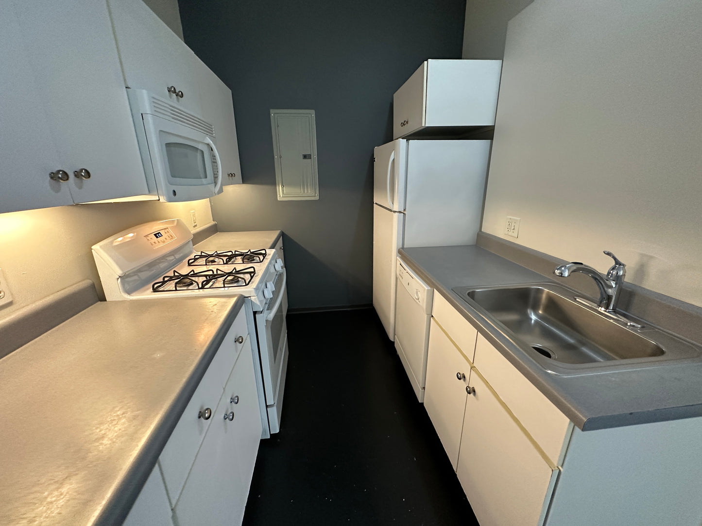 $3,485 / 2br - 900ft2 - ➽Beautiful South End 2 Bedroom Available Now! No Fee! (South End)