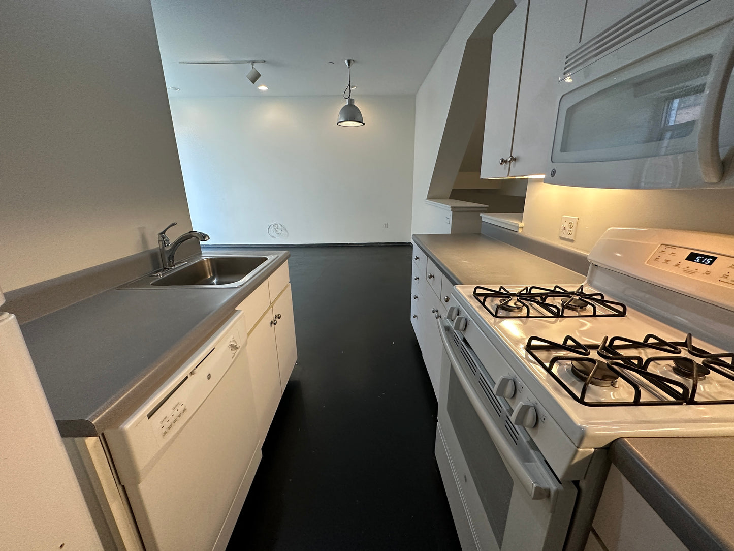 $3,485 / 2br - 900ft2 - ➽Beautiful South End 2 Bedroom Available Now! No Fee! (South End)