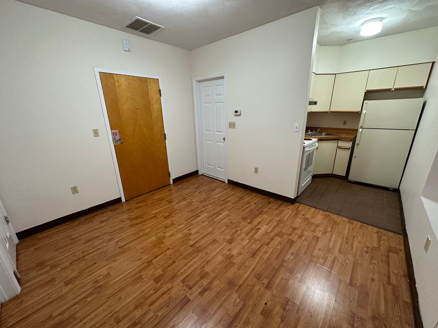 $2,500 / 1br - 347ft2 - ➽Cozy Chinatown 2 Room Studio Available July! (Chinatown)