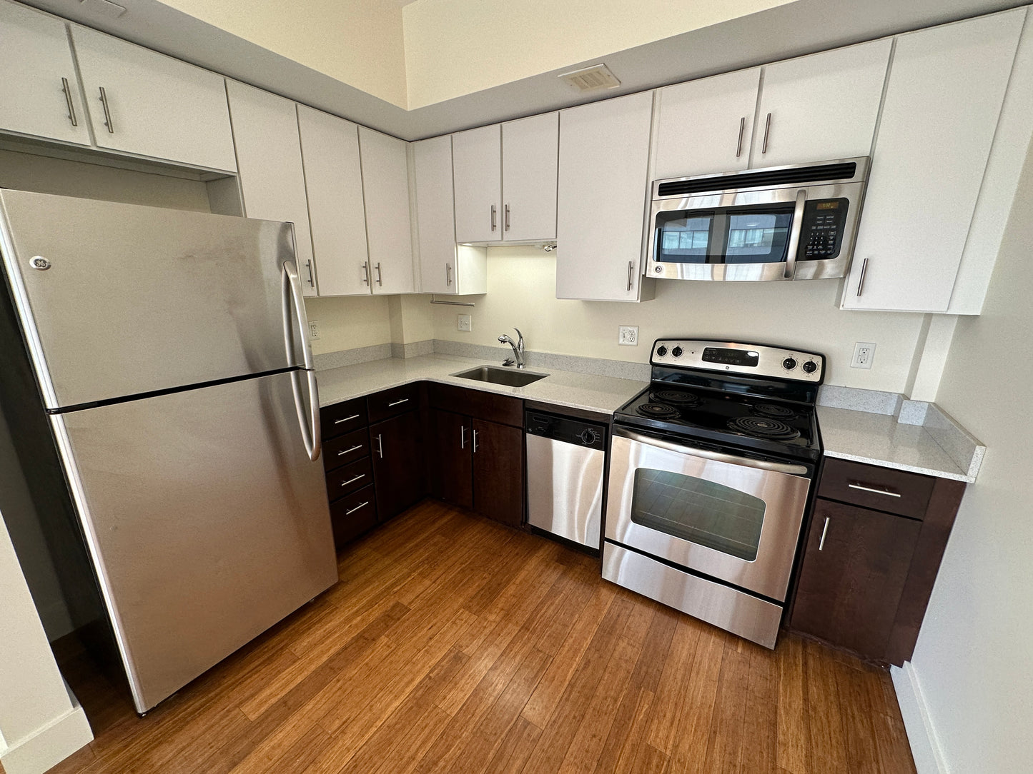 APPLICATION PENDING $2,750 / 364ft2 - ➽Lovely Midtown Studio Available September! Pet-Friendly! (Midtown)