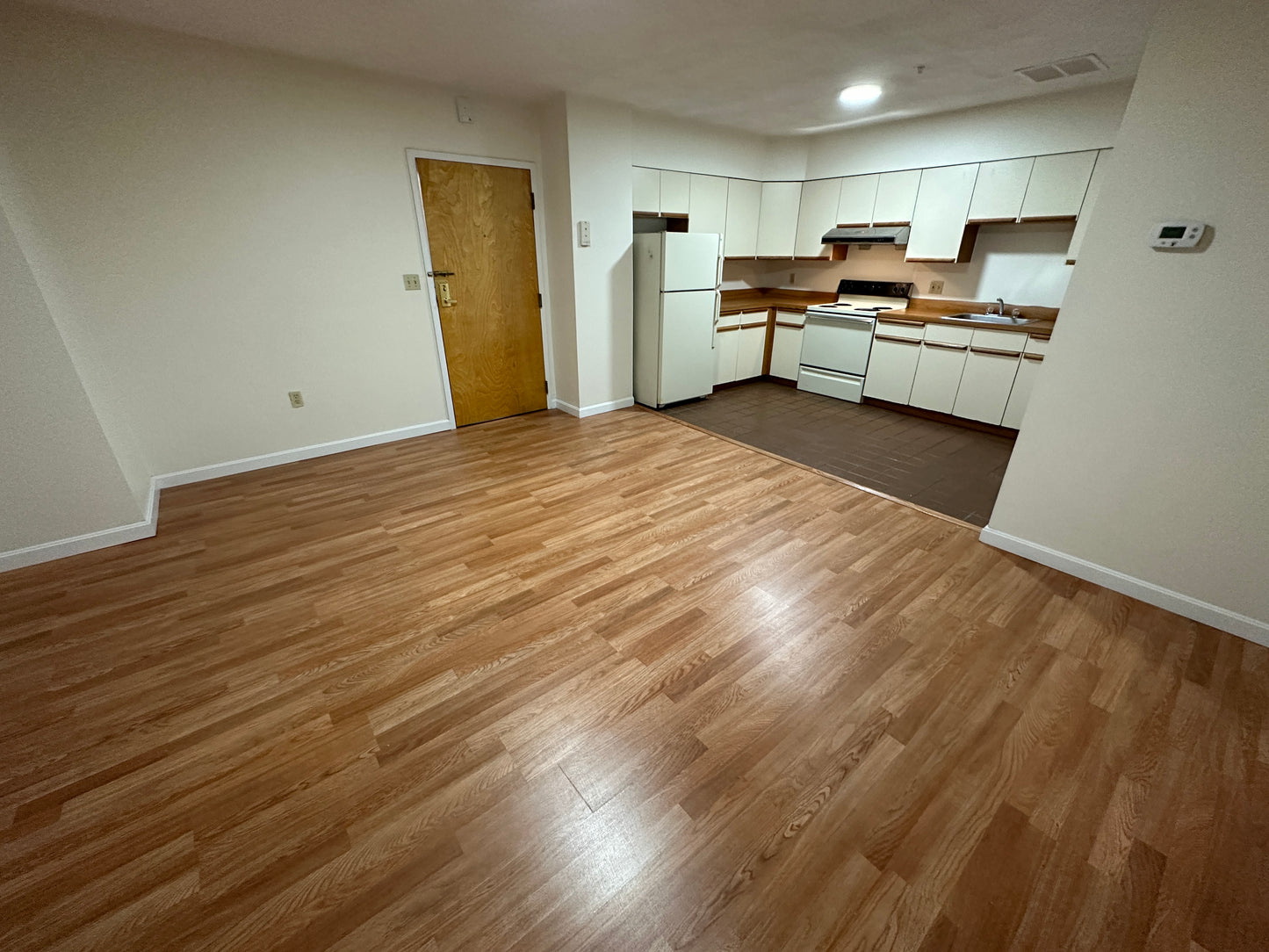 $3,595 / 1br - 604ft2 - ➽Airy Chinatown 2 Bedroom Available 9/1! Pet-Friendly! (Chinatown)