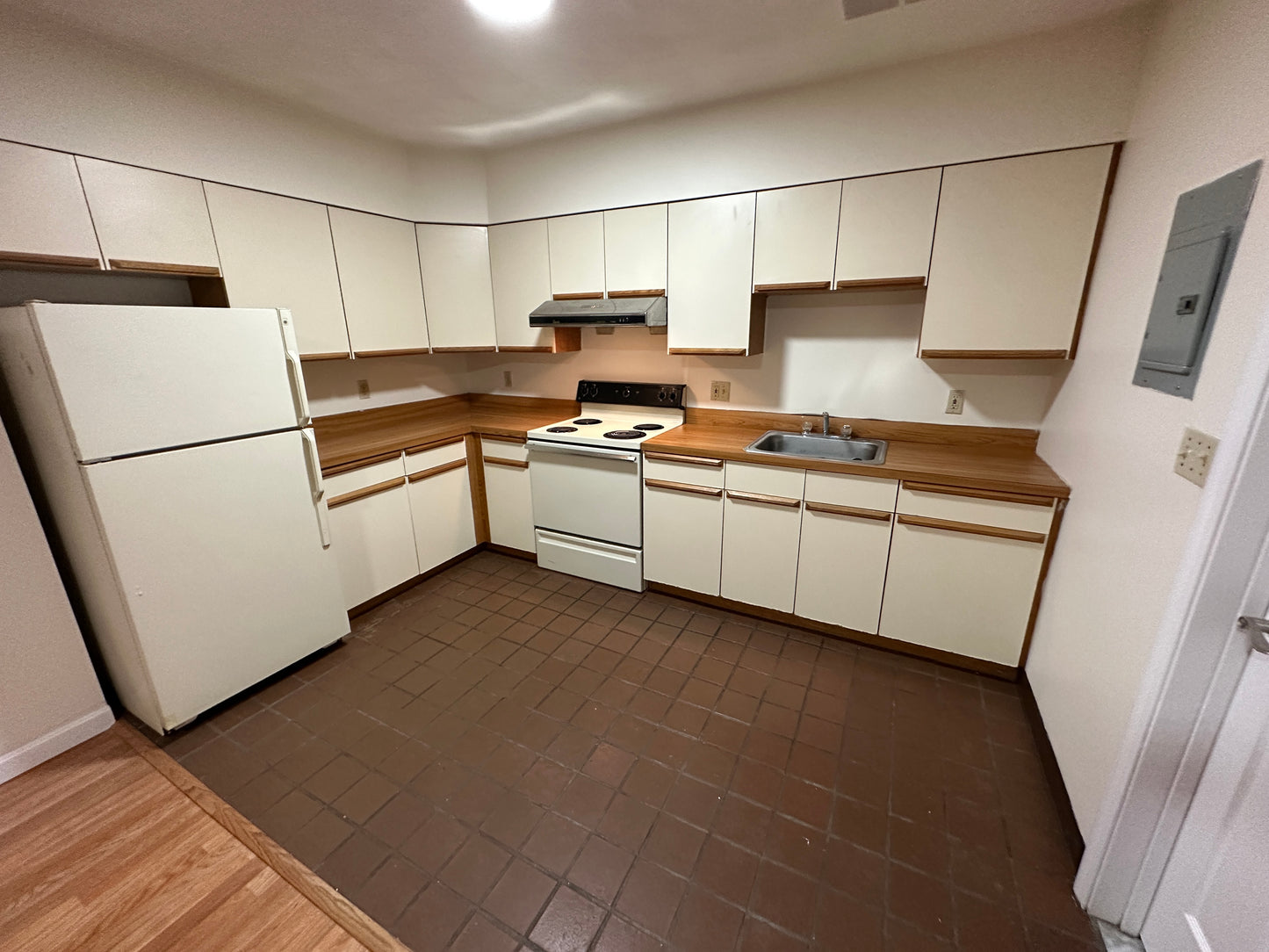 $3,595 / 1br - 604ft2 - ➽Airy Chinatown 2 Bedroom Available 9/1! Pet-Friendly! (Chinatown)