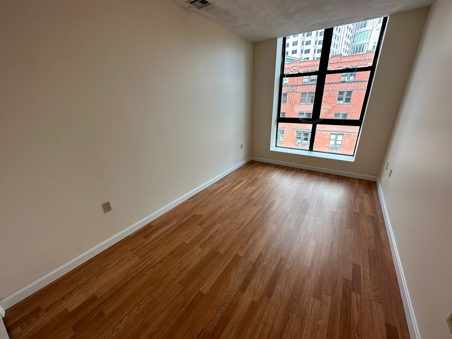 $3,595 / 1br - 604ft2 - ➽Airy Chinatown 2 Bedroom Available 9/1! Pet-Friendly! (Chinatown)