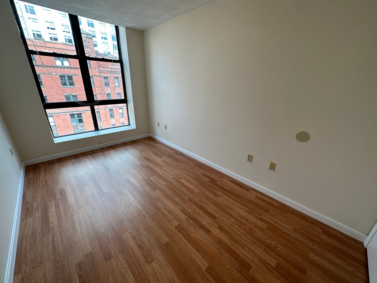 $3,595 / 1br - 604ft2 - ➽Airy Chinatown 2 Bedroom Available 9/1! Pet-Friendly! (Chinatown)