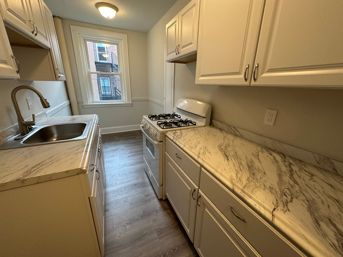 $2,065 / 405ft2 - ➽Quaint Somerville Studio Available Now! No Fee! (Winter Hill)