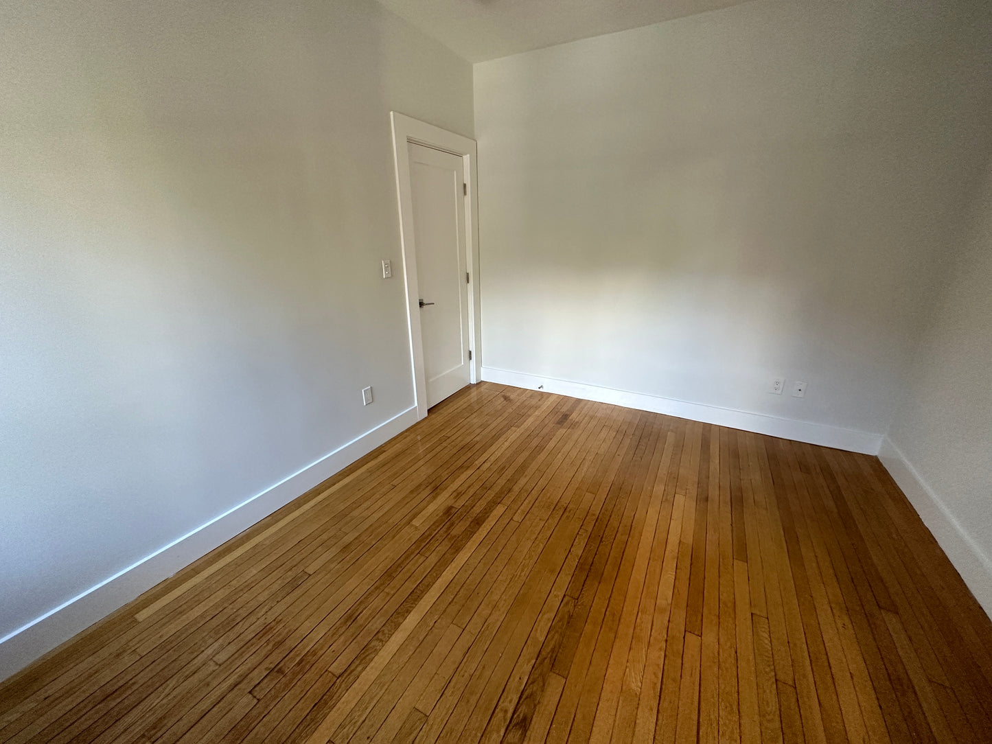 $4,650 / 3br - 851ft2 - ➽Quaint Brighton 3 Bedroom Available June! HT & HW Included! (Brighton)