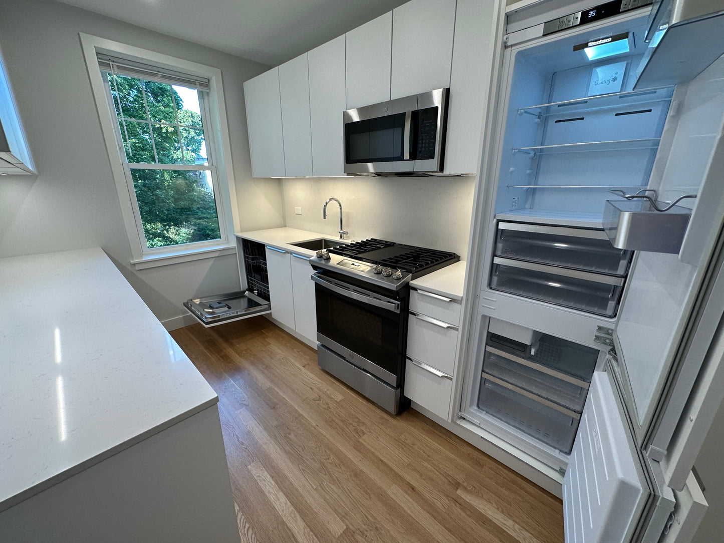 $3,300 / 2br - 870ft2 - ➽Chic Cambridge 2 Bedroom Available October! No Fee! (Agassiz)