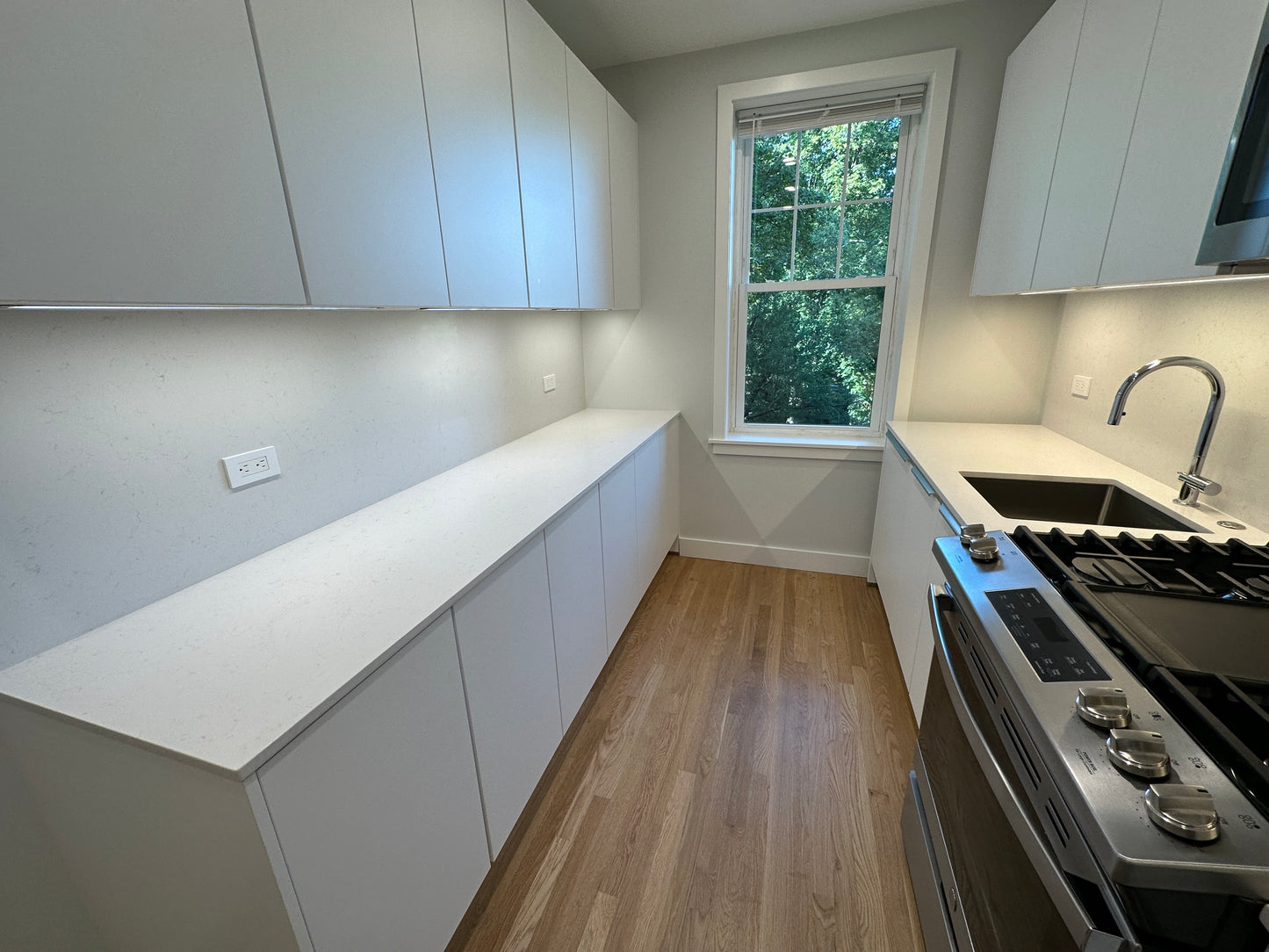 $3,300 / 2br - 870ft2 - ➽Chic Cambridge 2 Bedroom Available October! No Fee! (Agassiz)