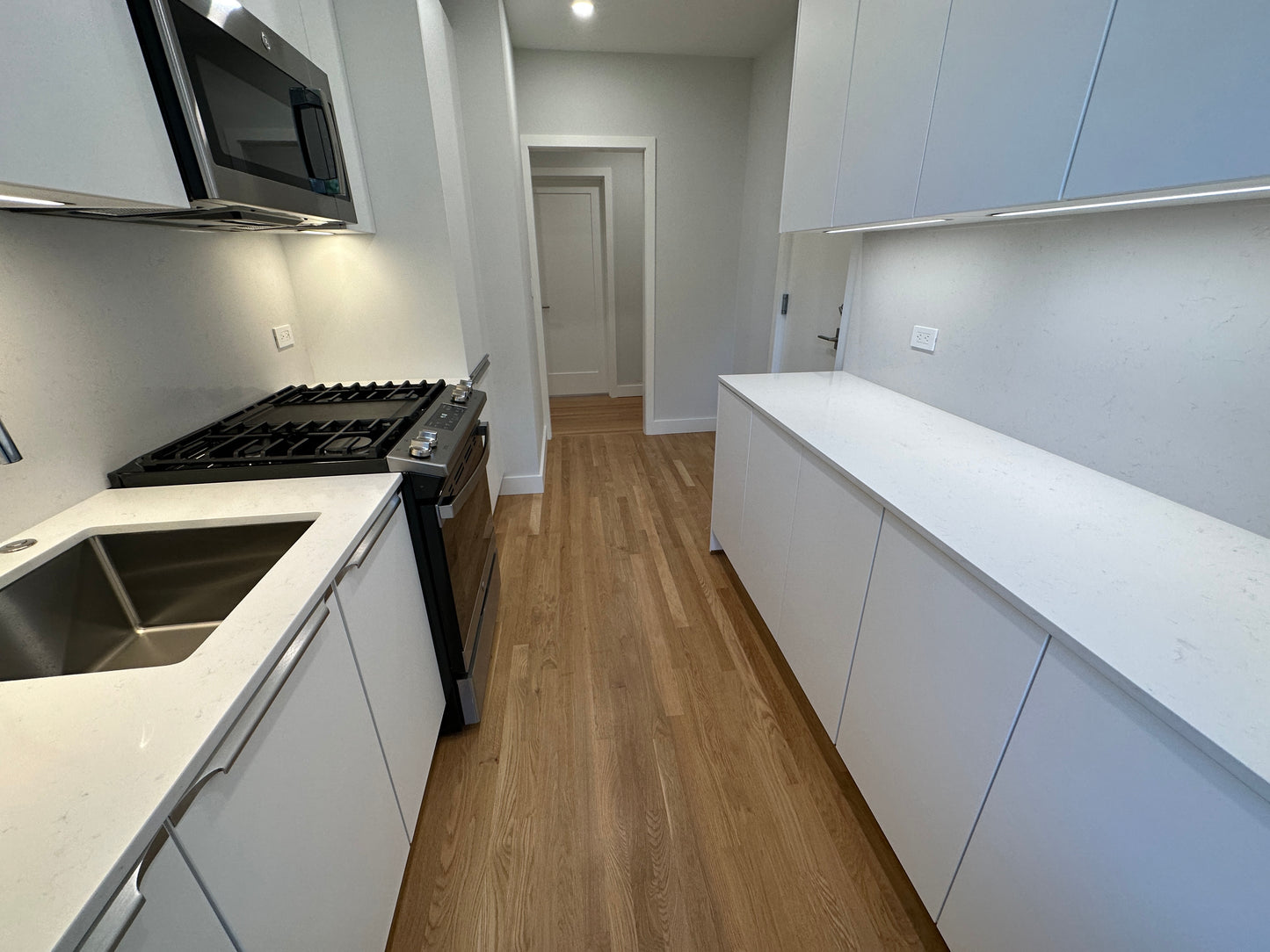 $3,300 / 2br - 870ft2 - ➽Chic Cambridge 2 Bedroom Available October! No Fee! (Agassiz)