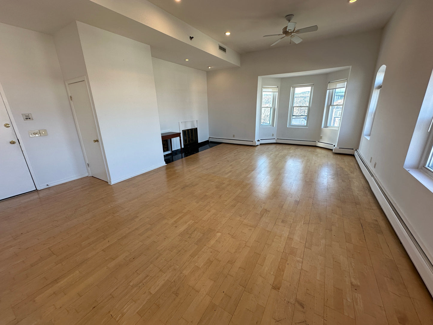 $3,400 / 2br - 1398ft2 - ➽Gorgeous Chelsea South End 2 Bedroom 2 Bathroom Top Floor Loft! (Chelsea - South End)