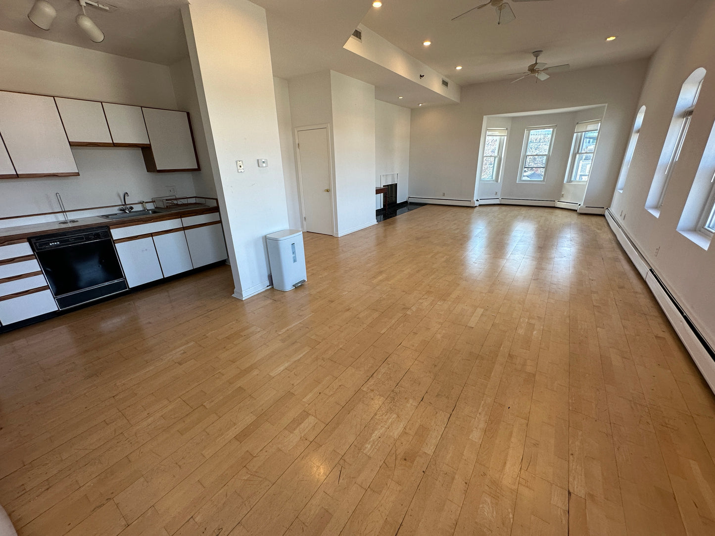 $3,400 / 2br - 1398ft2 - ➽Gorgeous Chelsea South End 2 Bedroom 2 Bathroom Top Floor Loft! (Chelsea - South End)