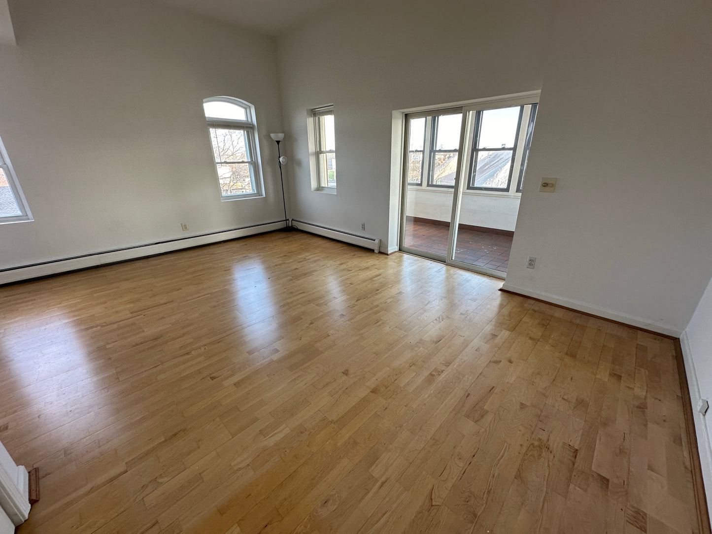 $3,400 / 2br - 1398ft2 - ➽Gorgeous Chelsea South End 2 Bedroom 2 Bathroom Top Floor Loft! (Chelsea - South End)