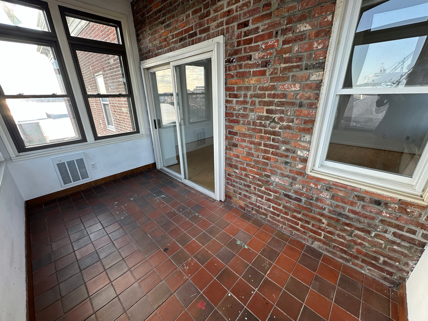 $3,400 / 2br - 1398ft2 - ➽Gorgeous Chelsea South End 2 Bedroom 2 Bathroom Top Floor Loft! (Chelsea - South End)