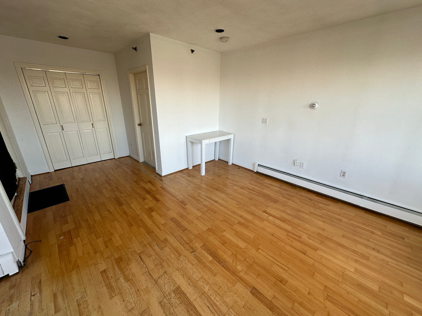 $3,400 / 2br - 1398ft2 - ➽Gorgeous Chelsea South End 2 Bedroom 2 Bathroom Top Floor Loft! (Chelsea - South End)