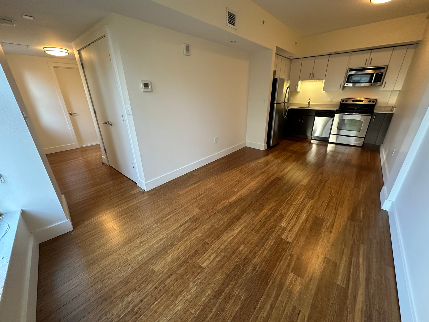 $2,600 / 364ft2 - ➽Dashing Midtown Studio Available Now! Pet-Friendly! (Midtown)