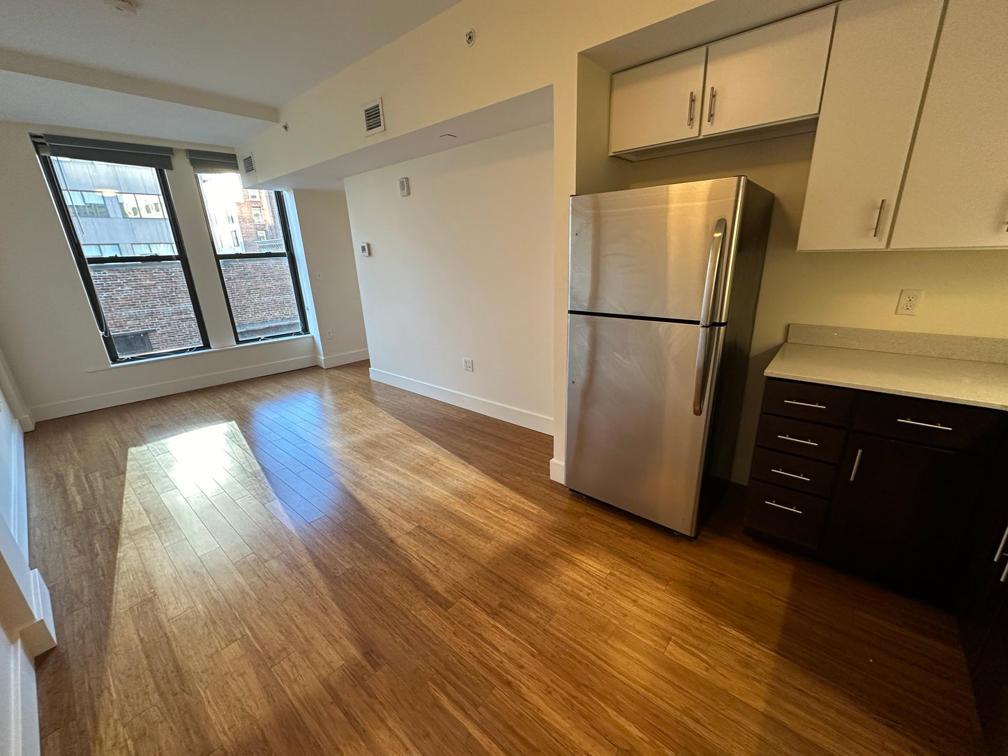 $2,600 / 364ft2 - ➽Dashing Midtown Studio Available Now! Pet-Friendly! (Midtown)