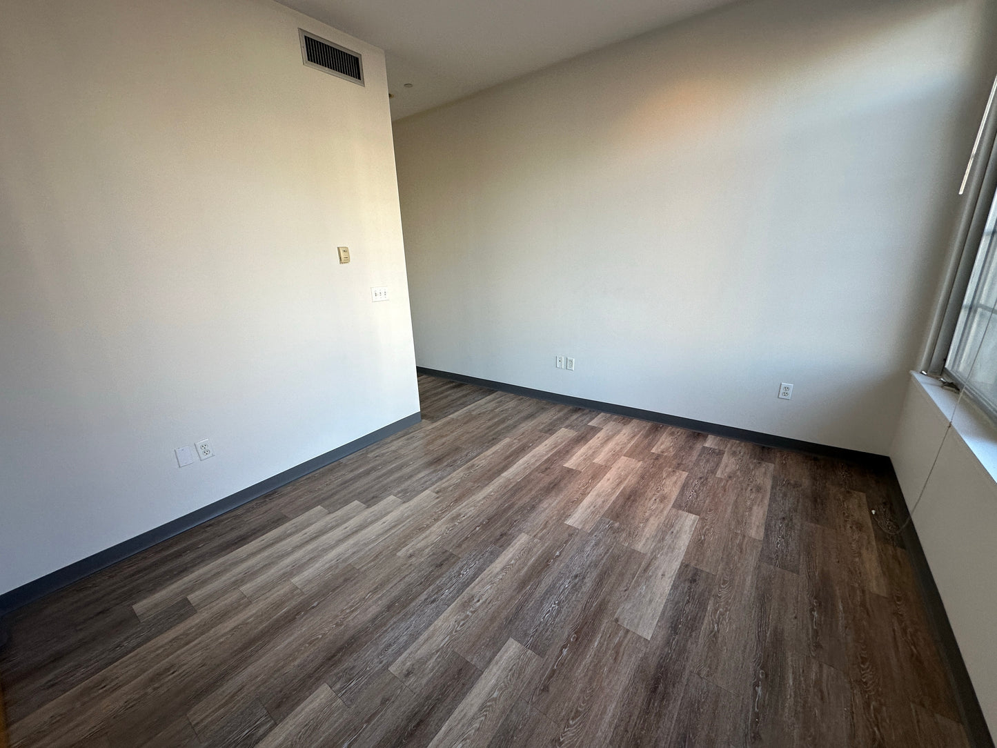 APPLICATION PENDING $3,175 / 1br - 687ft2 - ➽Elegant South End 1 Bedroom Available August! Pet-Friendly! (South End)