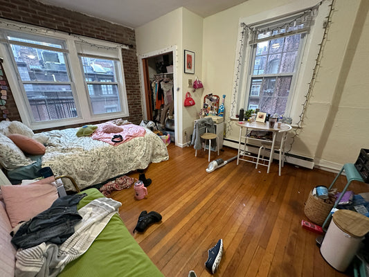 $2,150 ➽Cozy Beacon Hill Studio w/HT/HW Included Available 9/1! (Beacon Hill)