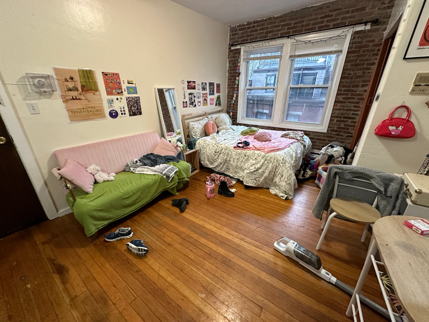 $2,150 ➽Cozy Beacon Hill Studio w/HT/HW Included Available 9/1! (Beacon Hill)