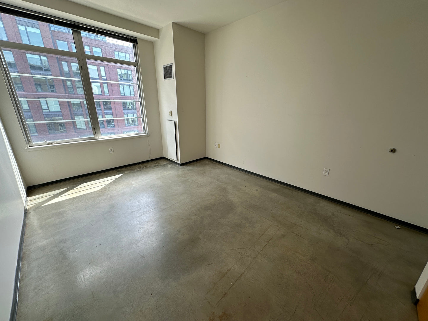 APPLICATION PENDING $3,150 / 1br - 780ft2 - ➽Airy South End 1 Bedroom Available Now! No Broker Fee! Pet-Friendly! (South End)