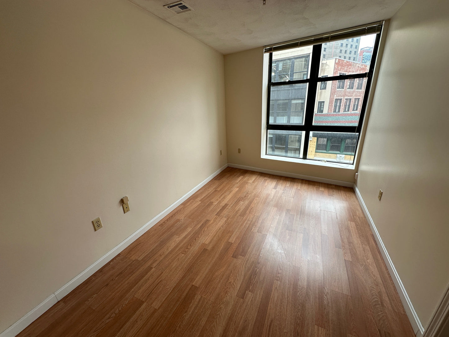 $2,675 / 1br - 337ft2 - ➽Comfy Chinatown 1 Bedroom Available August! No Broker Fee! (Chinatown)