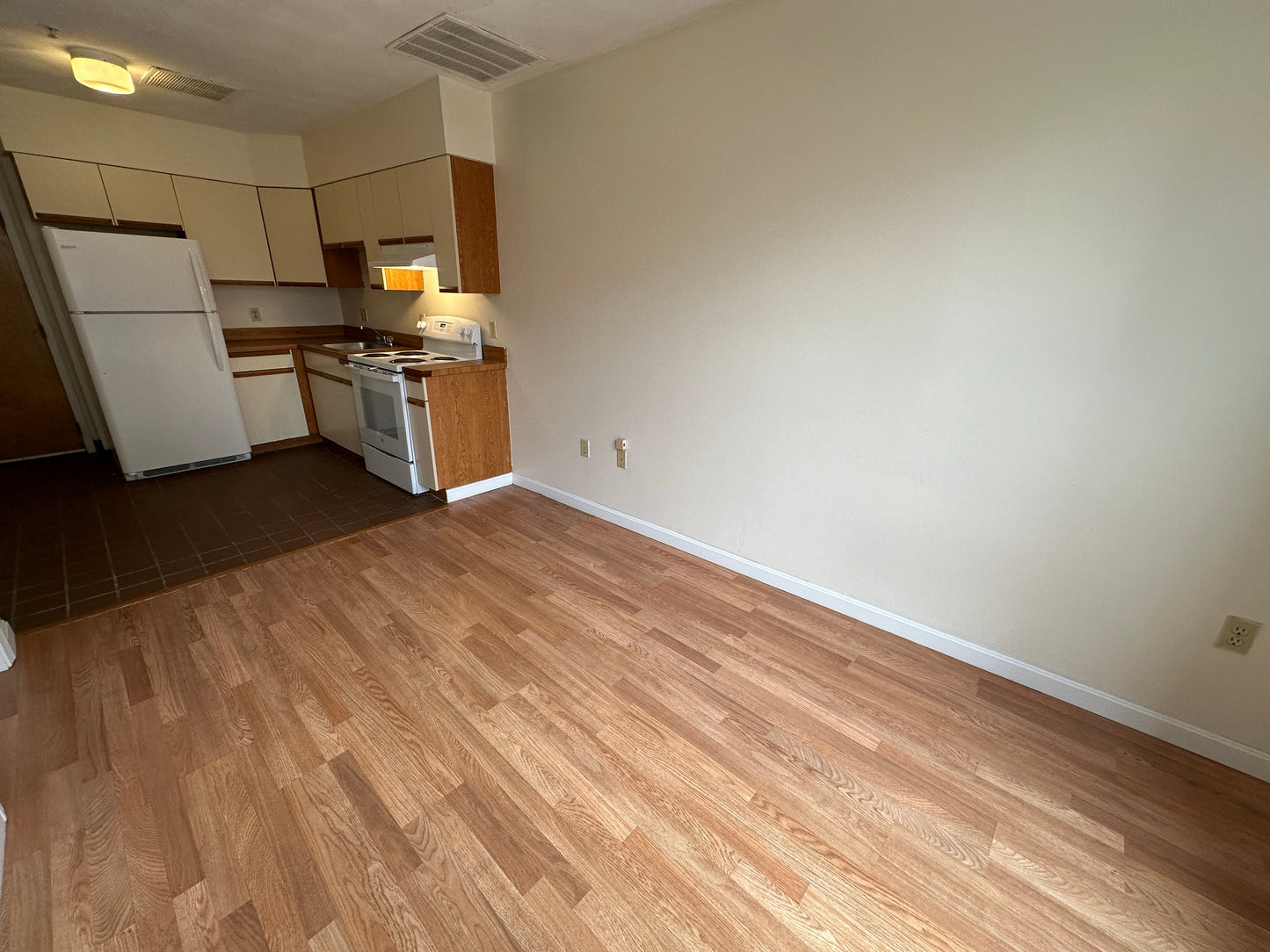 $2,675 / 1br - 337ft2 - ➽Comfy Chinatown 1 Bedroom Available August! No Broker Fee! (Chinatown)