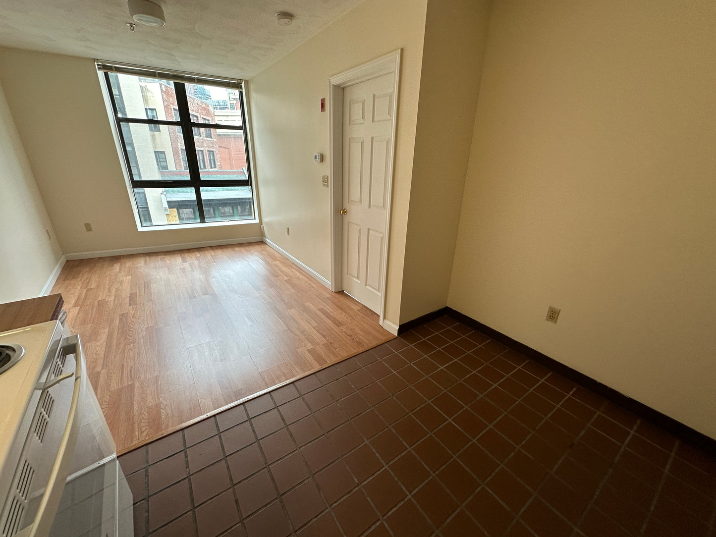 $2,675 / 1br - 337ft2 - ➽Comfy Chinatown 1 Bedroom Available August! No Broker Fee! (Chinatown)
