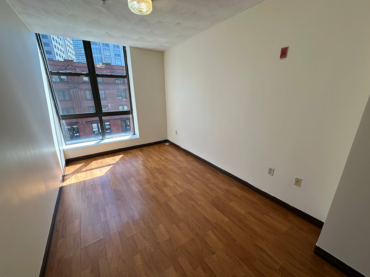 $2,525 / 1br - 398ft2 - ➽Vibrant Chinatown 1 Bedroom Available August! Pet-Friendly & No Fee! (Chinatown)