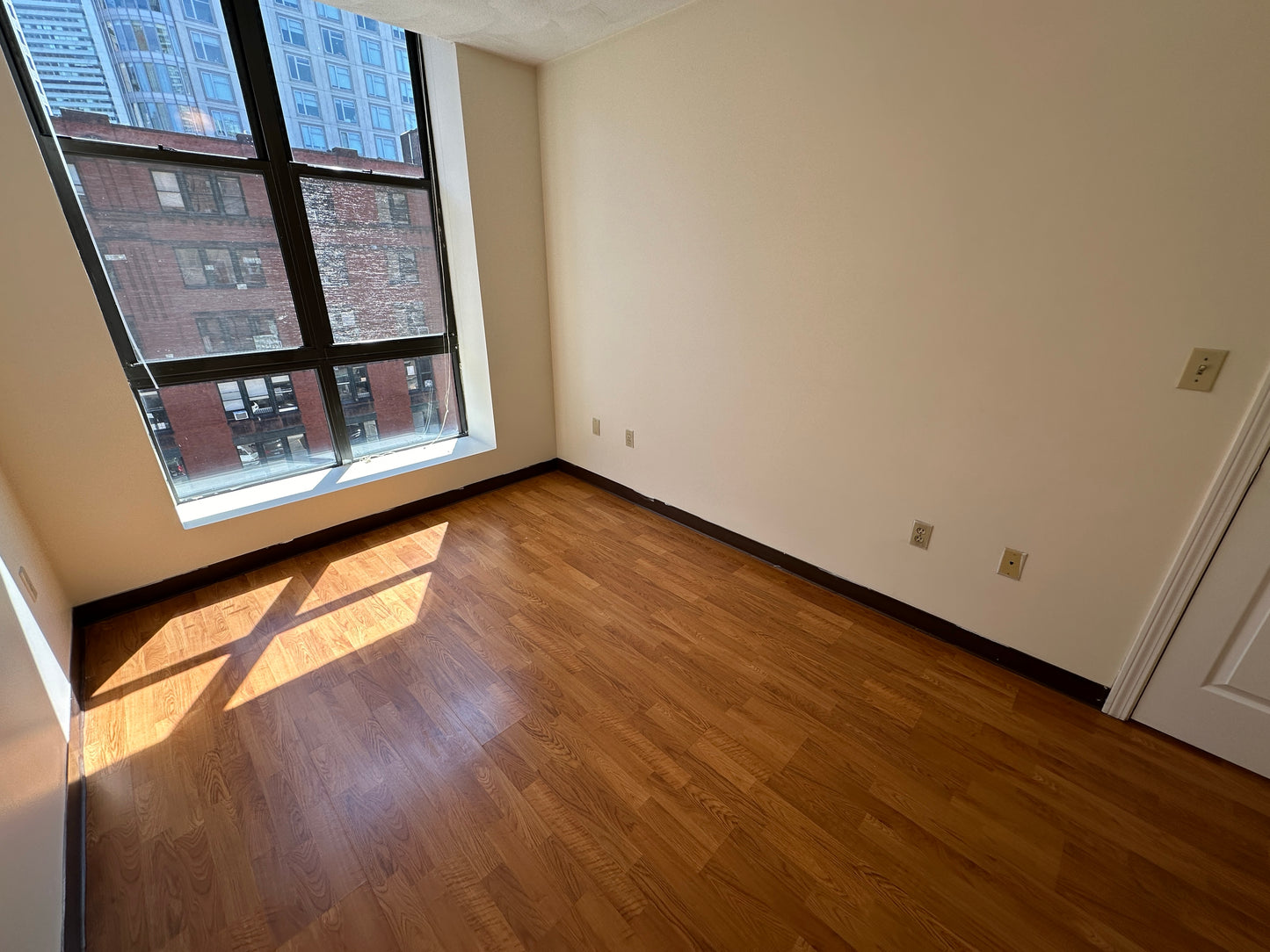 $2,525 / 1br - 398ft2 - ➽Vibrant Chinatown 1 Bedroom Available August! Pet-Friendly & No Fee! (Chinatown)