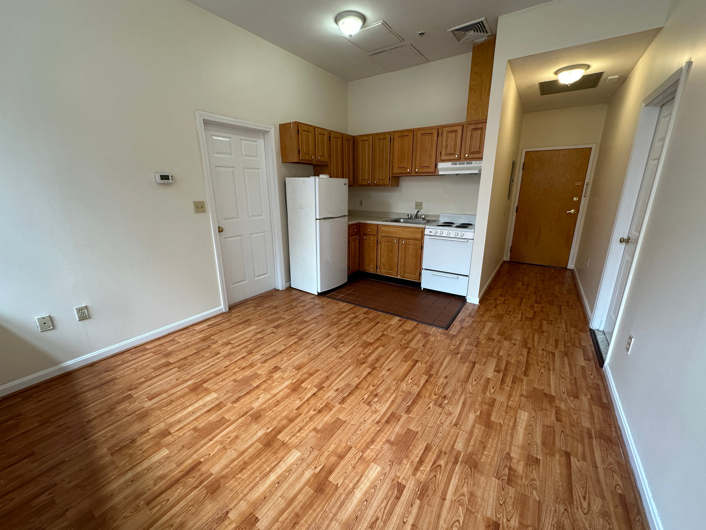 APPLICATION PENDING $2,550 / 1br - 416ft2 - ➽Bright Chinatown 1 Bedroom Available July! (Chinatown)