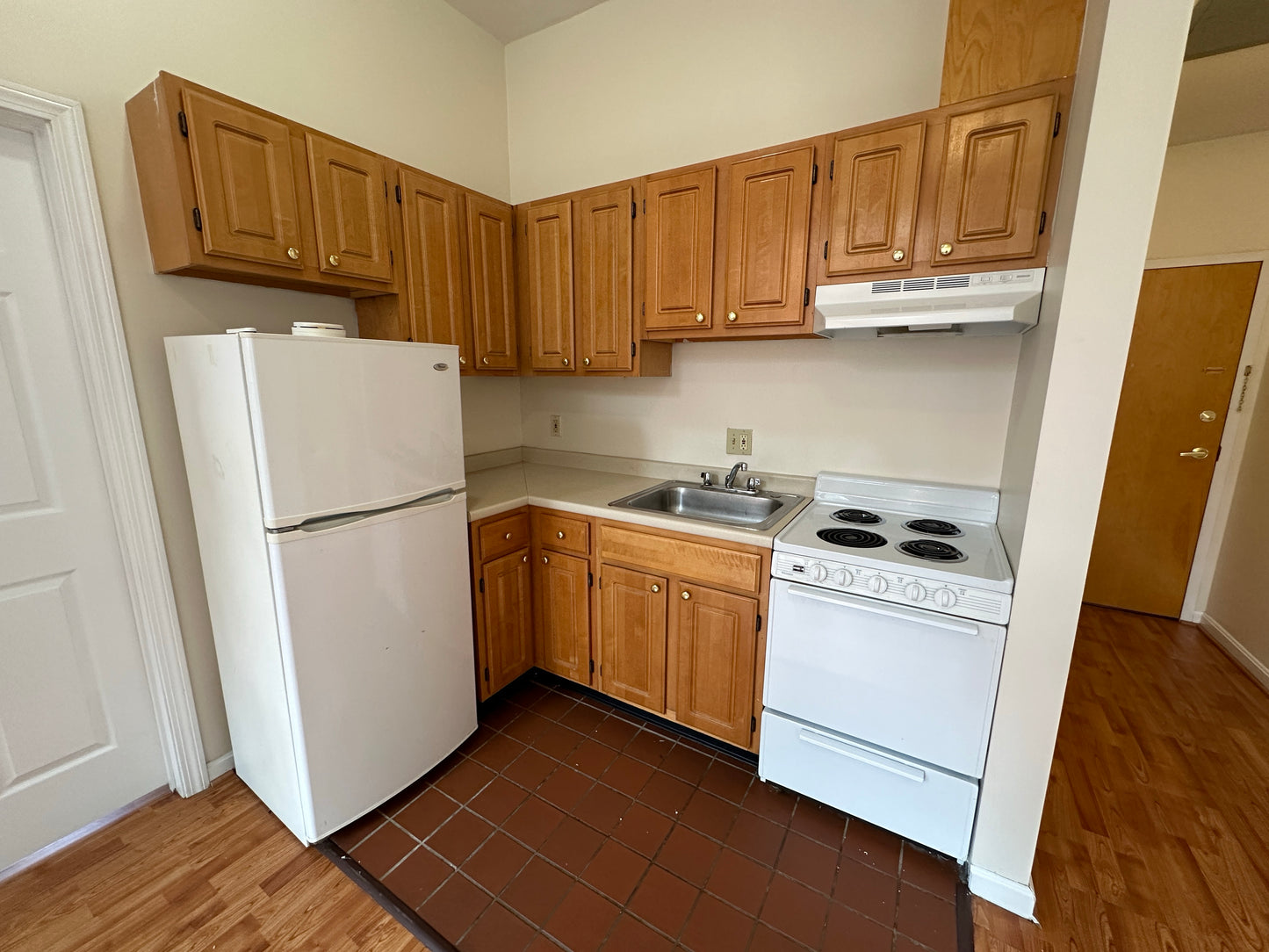 APPLICATION PENDING $2,550 / 1br - 416ft2 - ➽Bright Chinatown 1 Bedroom Available July! (Chinatown)