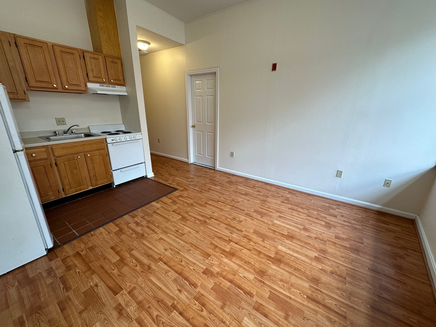 APPLICATION PENDING $2,550 / 1br - 416ft2 - ➽Bright Chinatown 1 Bedroom Available July! (Chinatown)