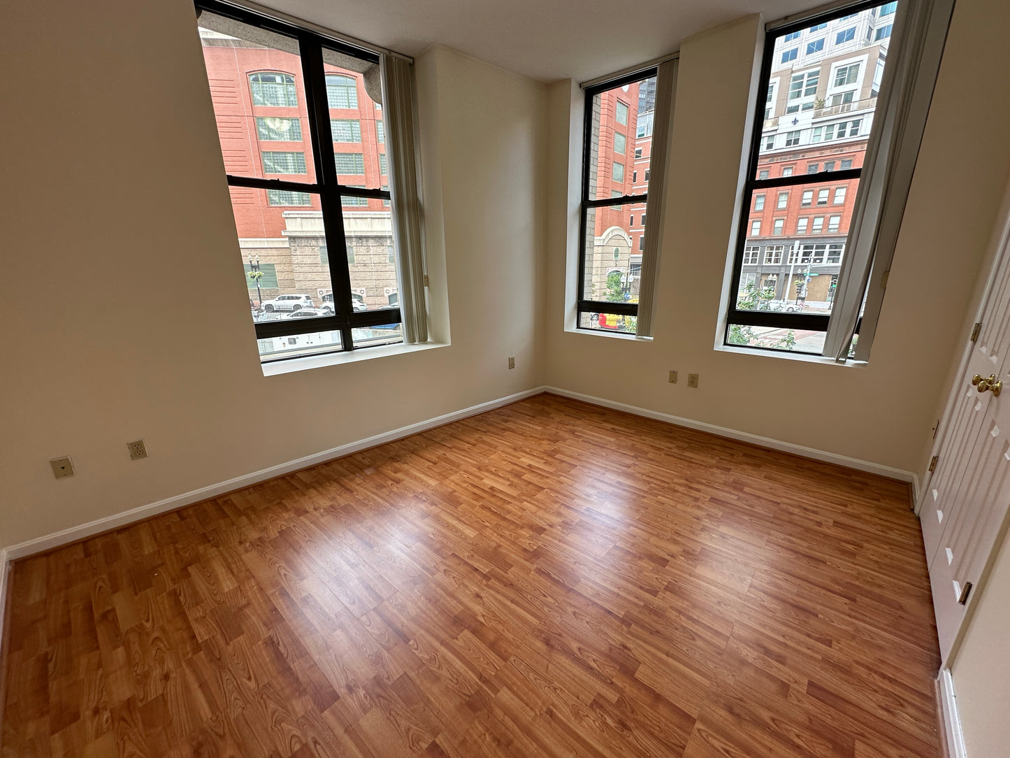 APPLICATION PENDING $2,550 / 1br - 416ft2 - ➽Bright Chinatown 1 Bedroom Available July! (Chinatown)