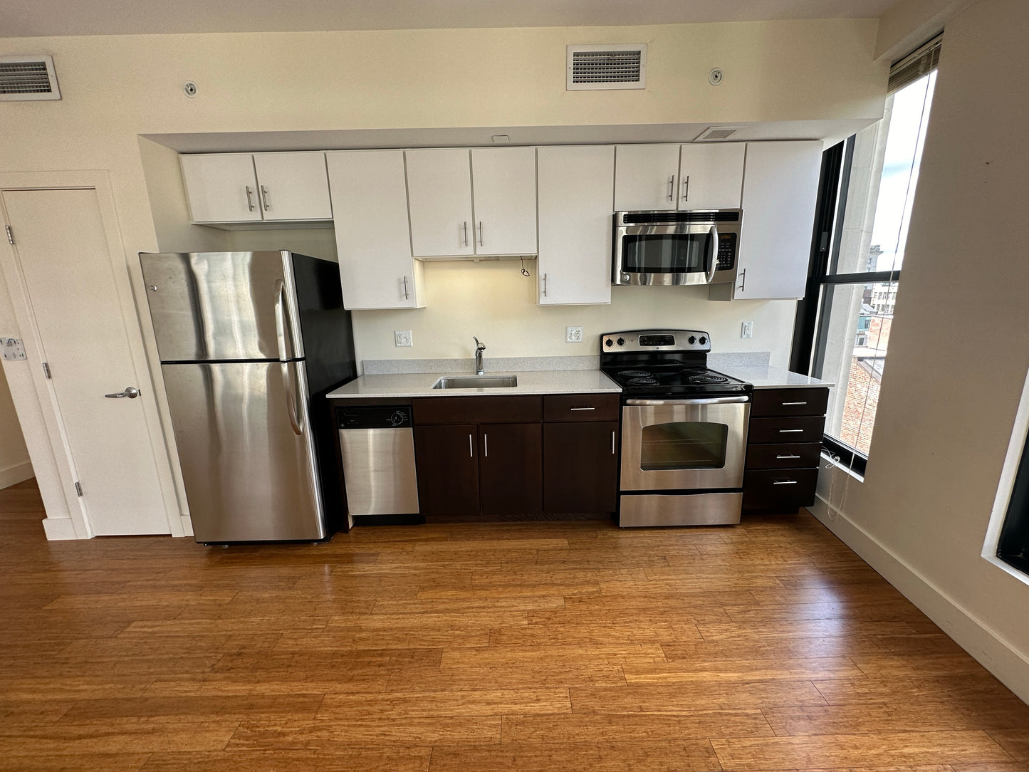 $3,400 / 1br - 527ft2 - ➽Tranquil Midtown 1 Bedroom Available July! Pet-Friendly! (Midtown)