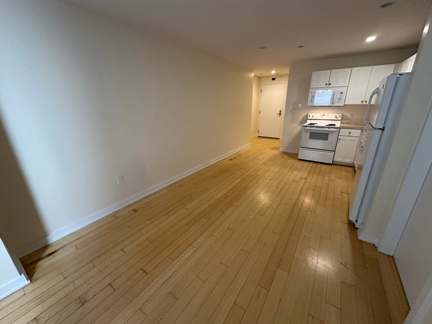 $3,000 / 1br - 460ft2 - ➽Dashing Downtown 1 Bedroom Available July! (Theatre District)