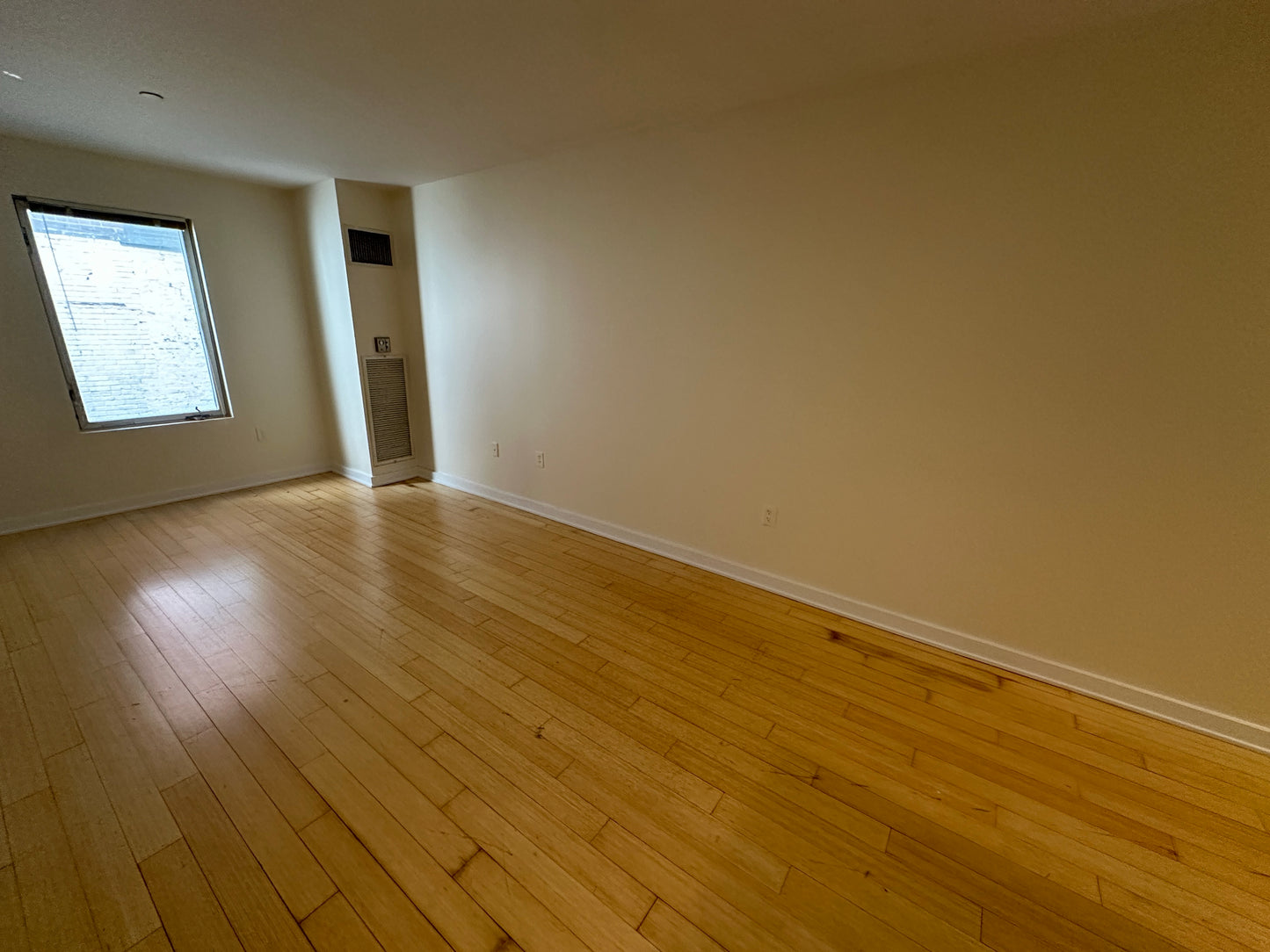 $3,000 / 1br - 460ft2 - ➽Dashing Downtown 1 Bedroom Available July! (Theatre District)