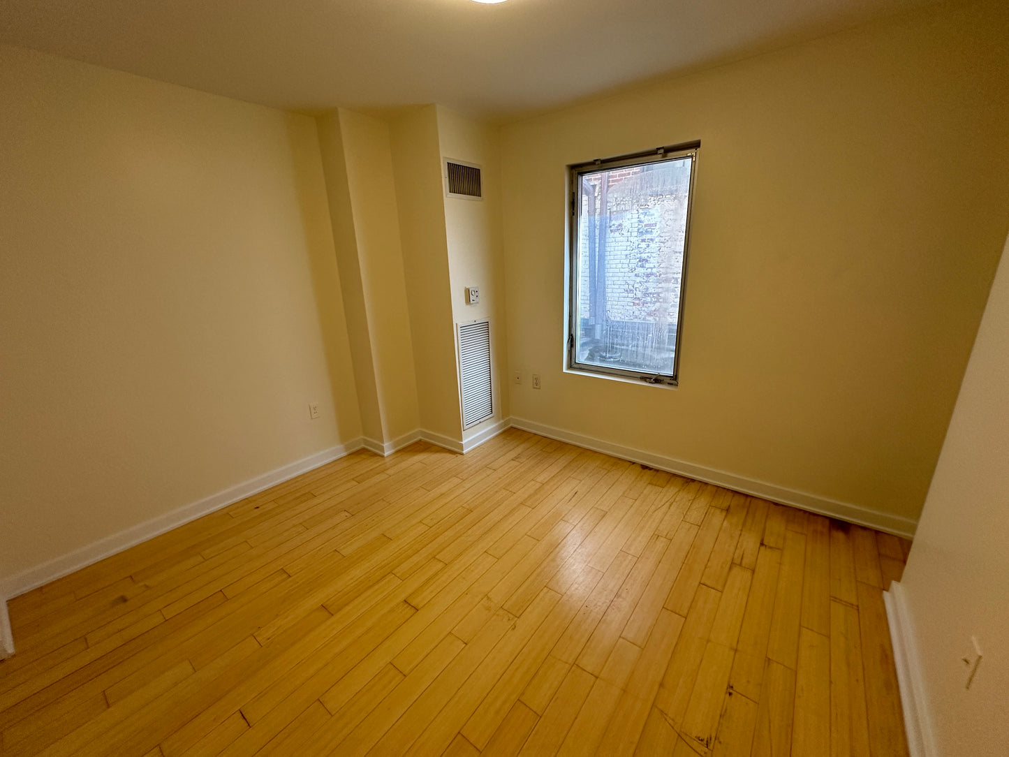 $3,000 / 1br - 460ft2 - ➽Dashing Downtown 1 Bedroom Available July! (Theatre District)