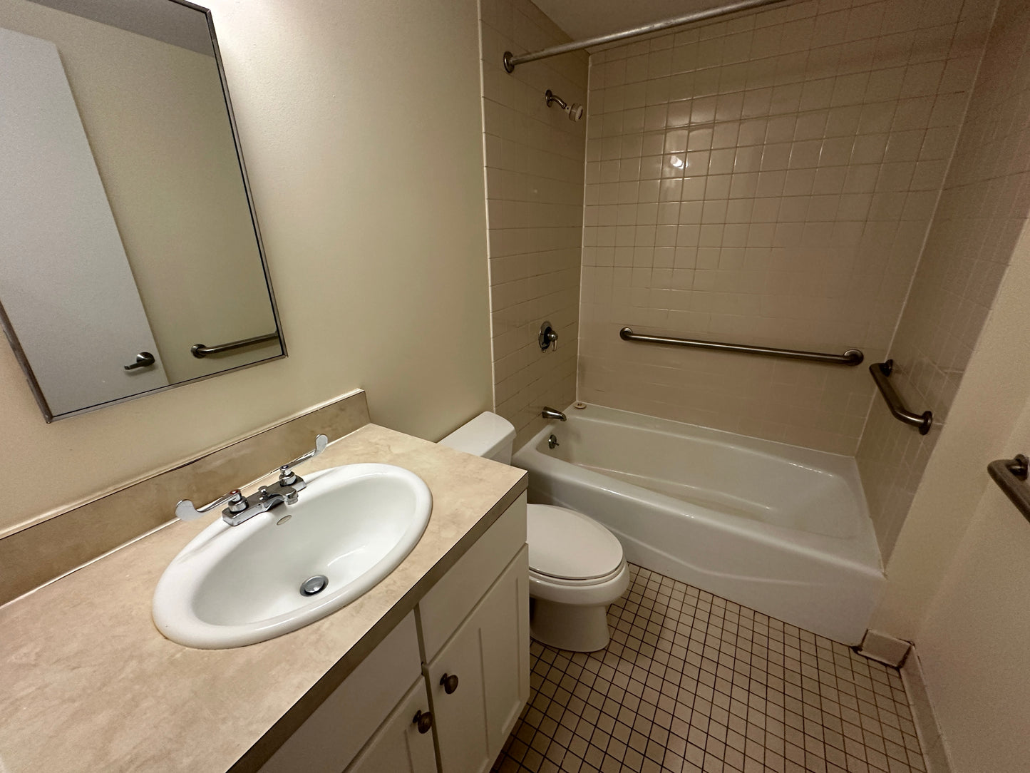 $3,000 / 1br - 460ft2 - ➽Dashing Downtown 1 Bedroom Available July! (Theatre District)