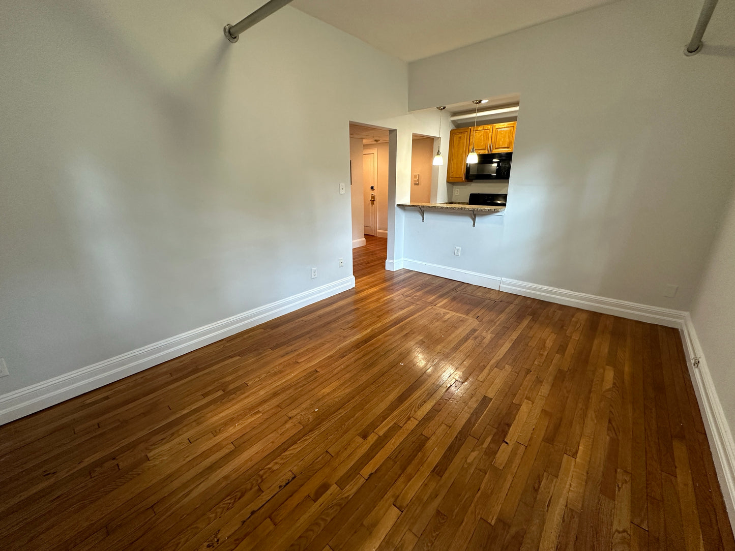 $2,200 / 1br - 580ft2 - ➽Quaint Ground Floor Somerville 1 Bedroom Available January! No Fee! (Winter Hill)