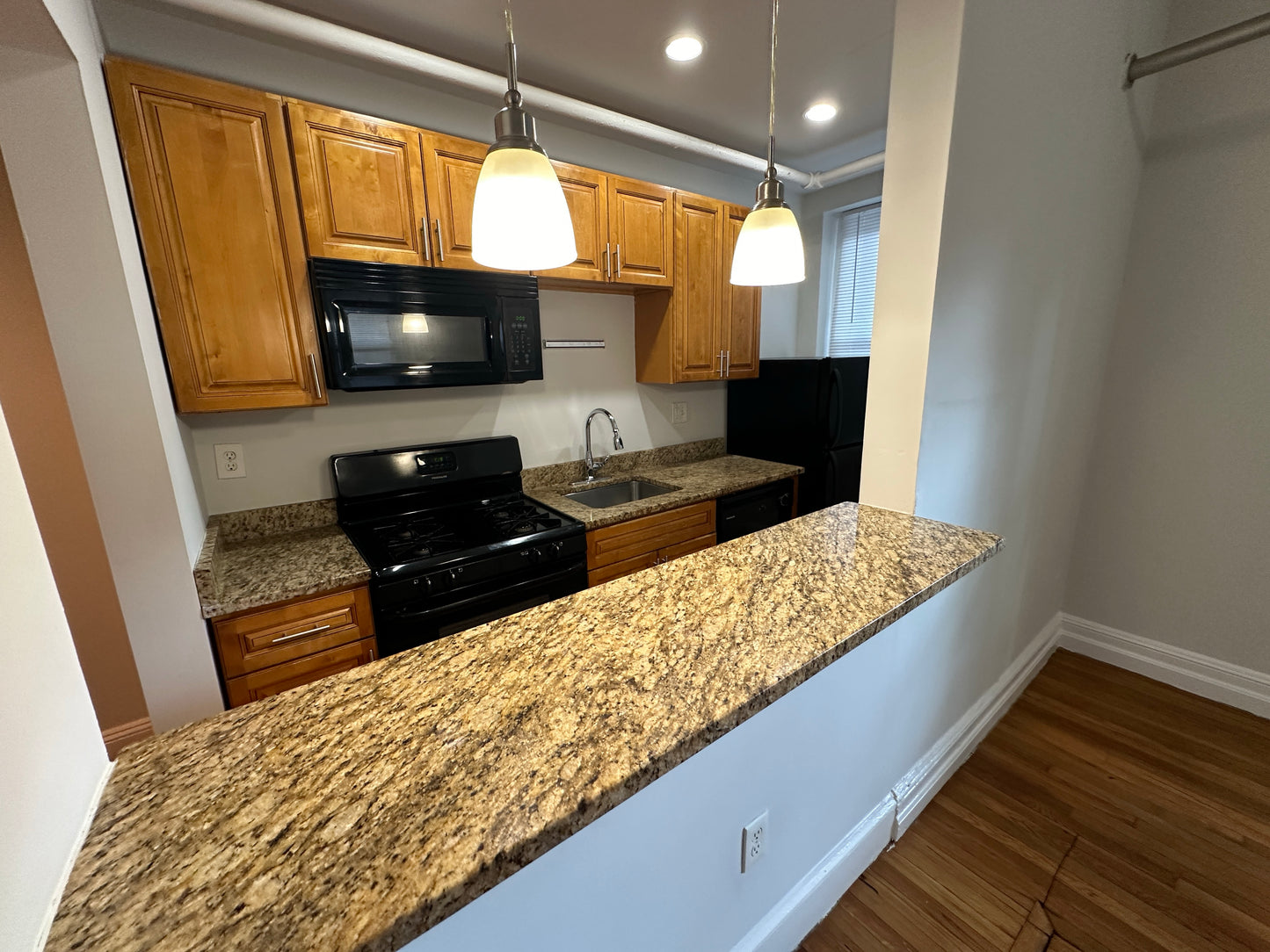 $2,200 / 1br - 580ft2 - ➽Quaint Ground Floor Somerville 1 Bedroom Available January! No Fee! (Winter Hill)
