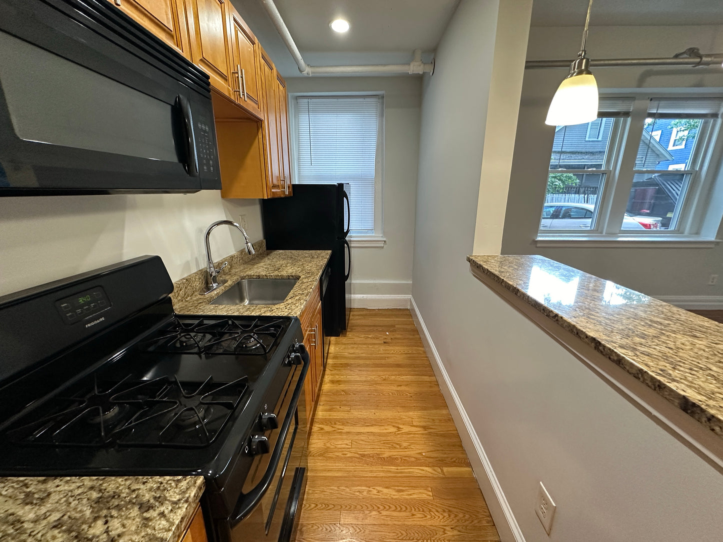 $2,200 / 1br - 580ft2 - ➽Quaint Ground Floor Somerville 1 Bedroom Available January! No Fee! (Winter Hill)