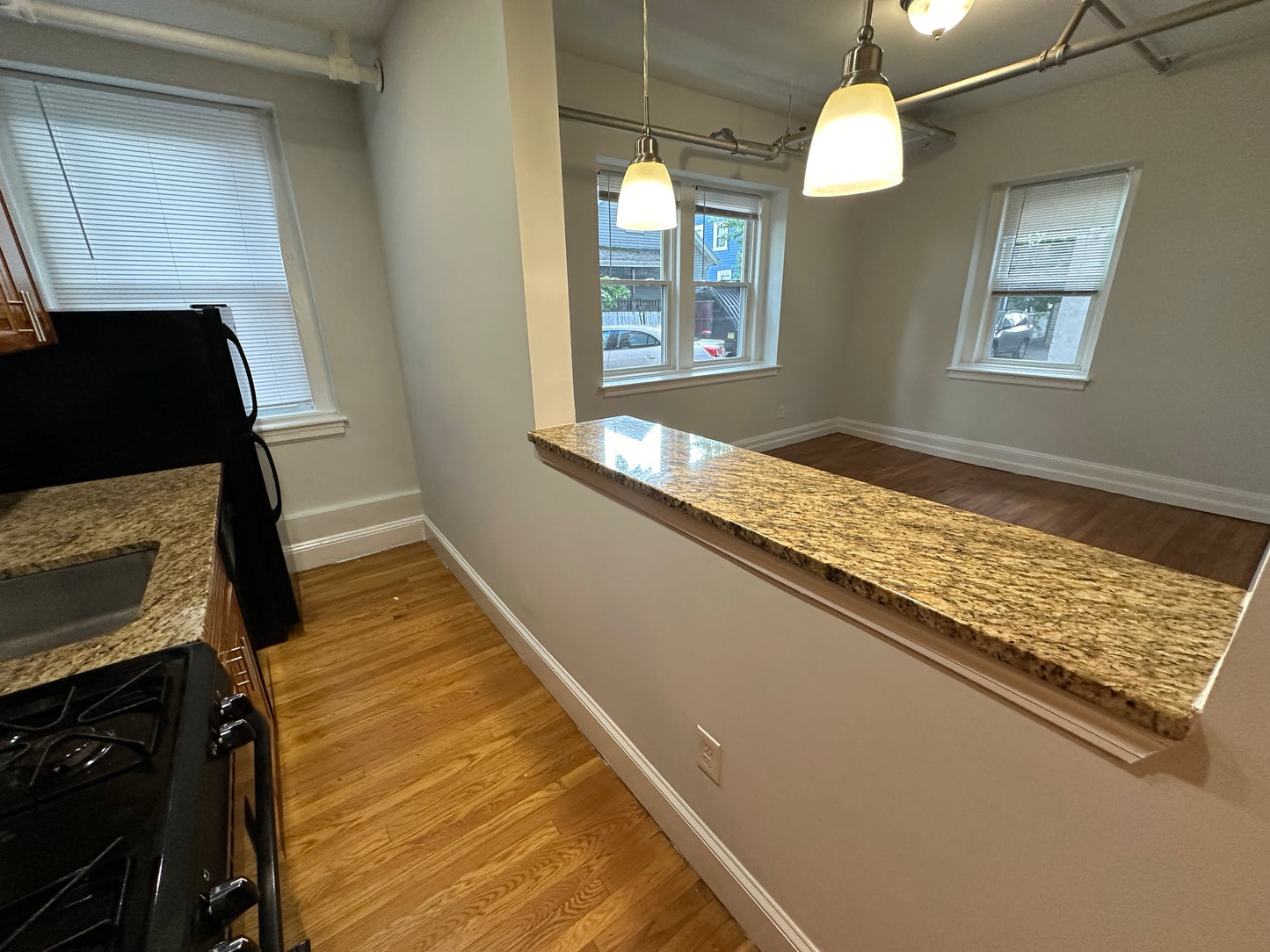 $2,200 / 1br - 580ft2 - ➽Quaint Ground Floor Somerville 1 Bedroom Available January! No Fee! (Winter Hill)