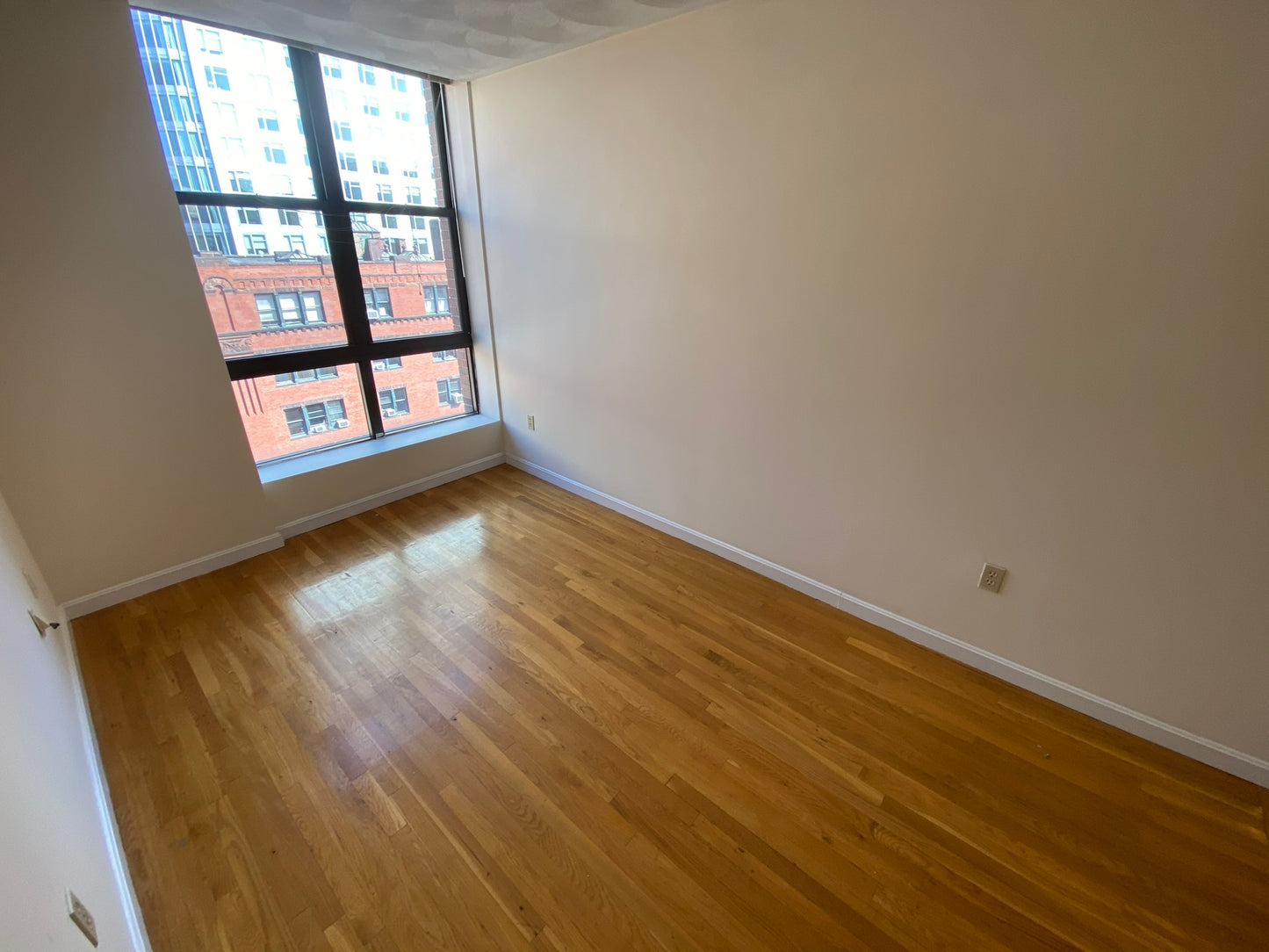 APPLICATION PENDING $2,650 / 1br - 381ft2 - ➽Airy Chinatown 1 Bedroom Available July! (Chinatown)